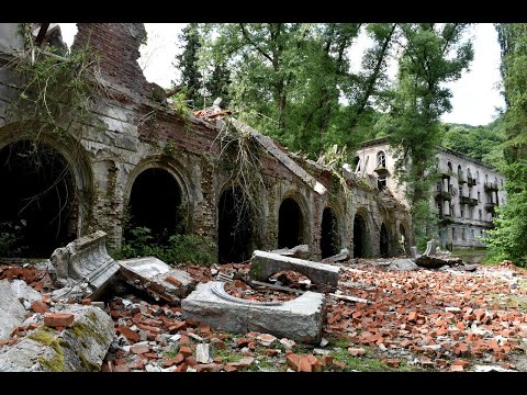 Видео: Страшная достопримечательность Абхазии - город-призрак Акармара