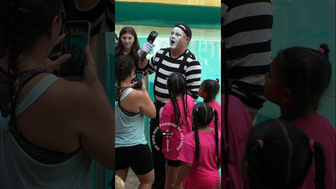 Tom o mímico refrescou várias partes do corpo com este ventilador 😲🫣😂🤣#tomthemime #seaworldmime