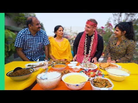 INDIAN FOOD Cooked with LOVE. American tries home cooked Indian Food For the first time in Delhi!
