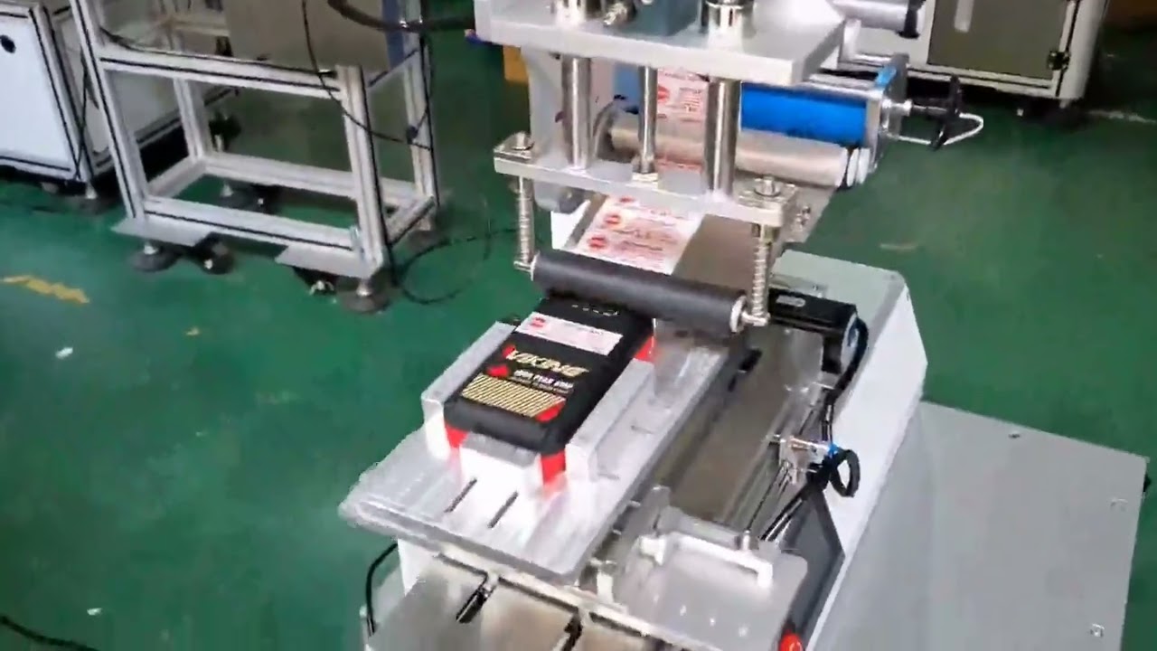 Semi automatic battery product top flat side adhesive label labeling machine