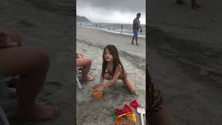 Brincando Na Praia Balneário De Camboriú