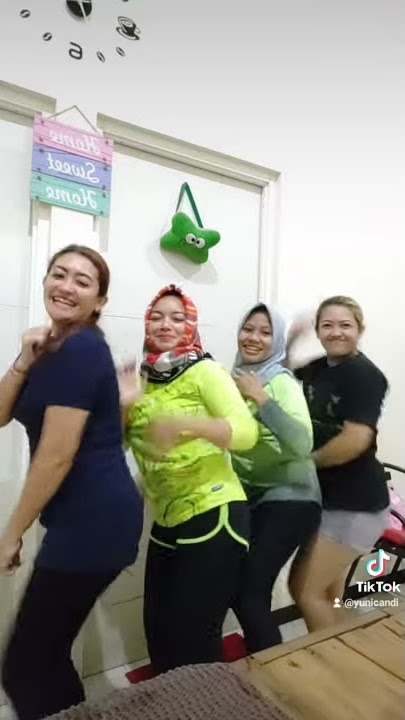 Goyang pinggul ashoy bener Cantik sexy tante kakak Story WA dan tik tok 30 lucu yang mengesankan