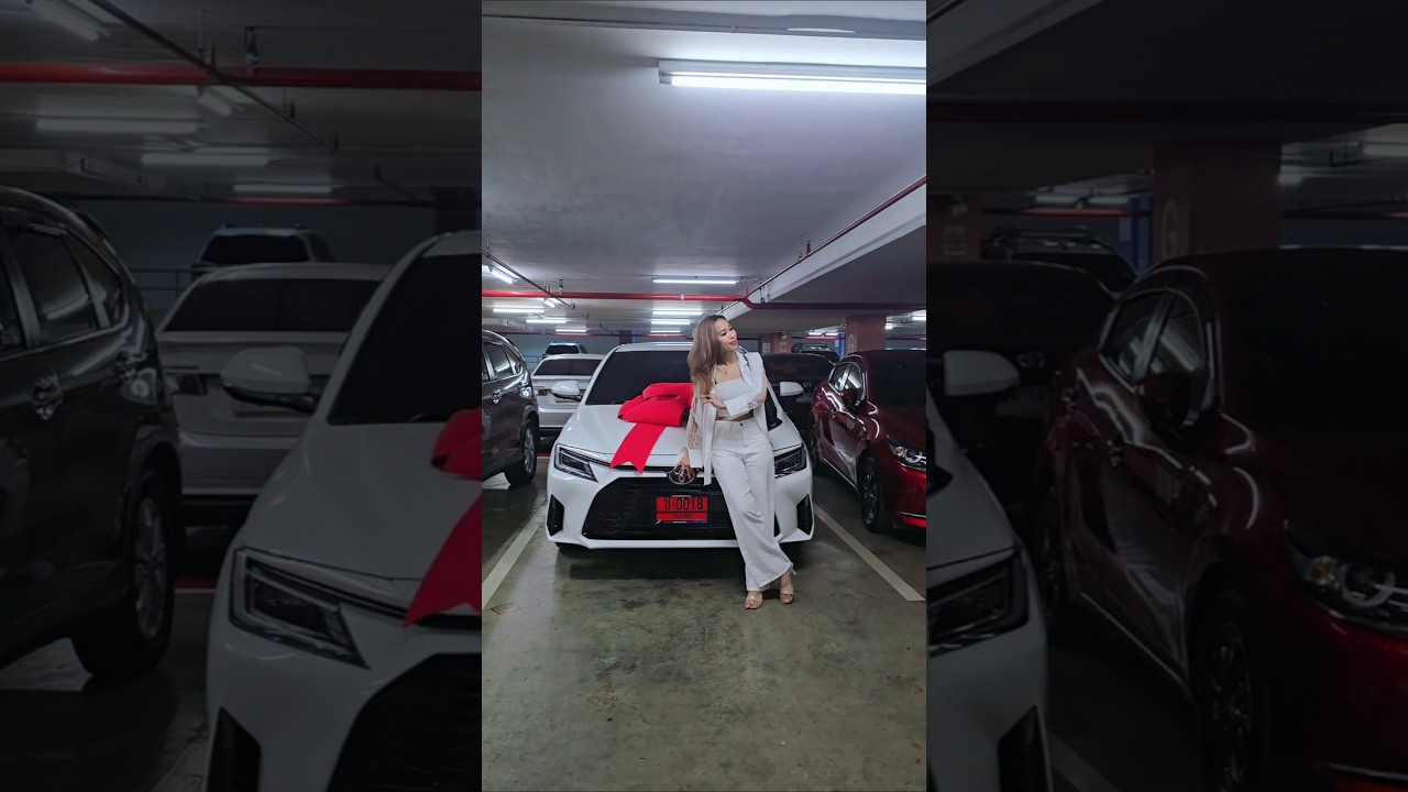 Вручаем совершенно новый Yaris Ativ 1.2 Premium AT жемчужно-белого цвета г-же [Имя]. 