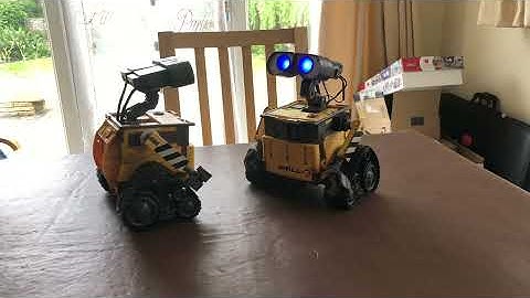 WALL-E Robots with Arduino and EasyVR3 Voice recognition