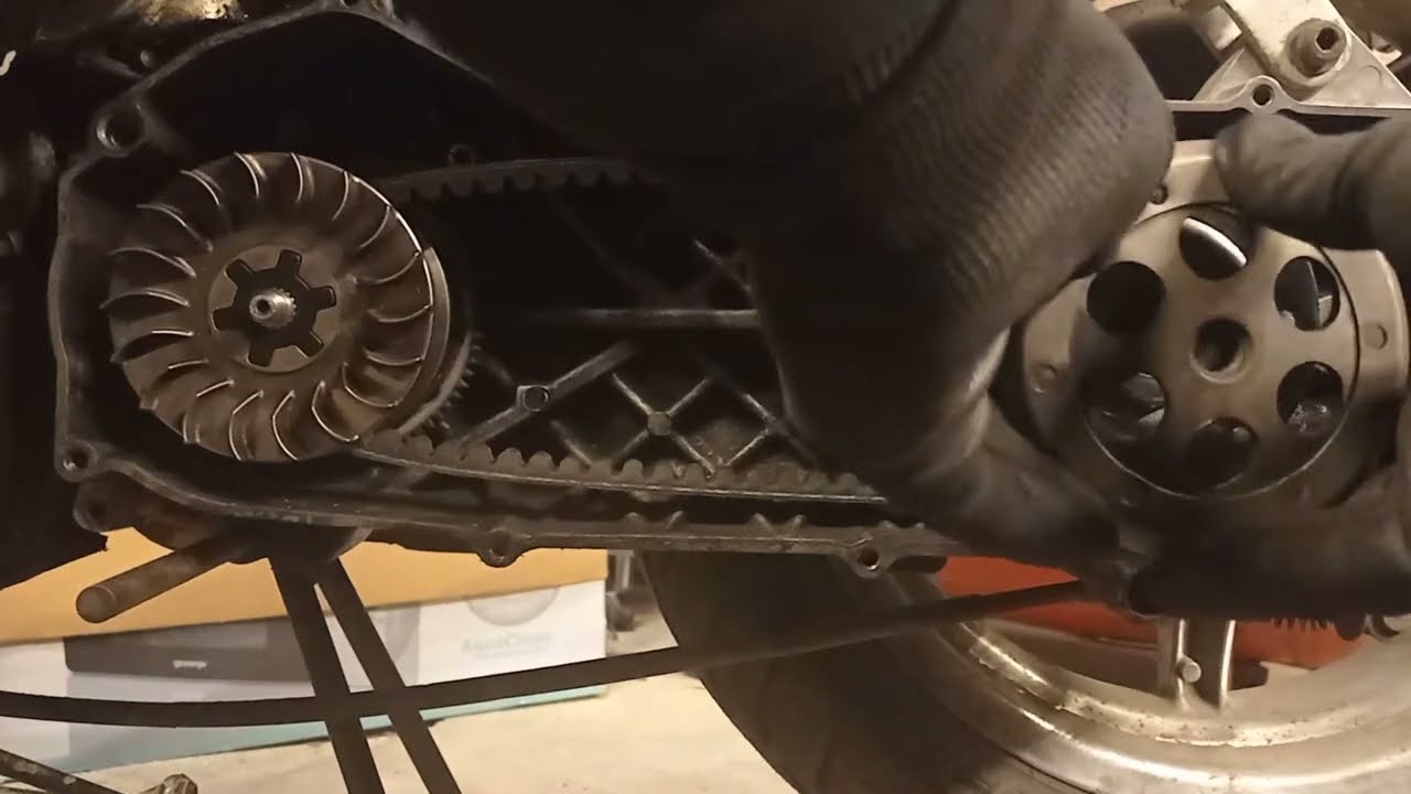 Malaguti F12 hajtàs összerakàsa