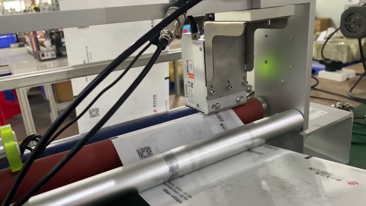 U2ProS High-resolution online inkjet printer paired with pillow packaging machine