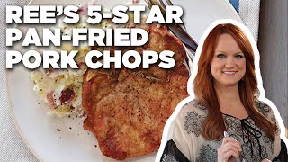 Ree fries up slightly spicy pork chops for her family on calf-working
day. get the recipe:
http://www.foodnetwork.com/recipes/ree-drummond/pan-fried-pork-cho...