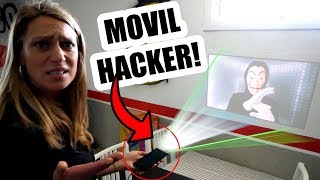 ¡EL MOVIL DEL HACKER PROYECTA UN VIDEO SUYO EN LA PARED! (EM2)