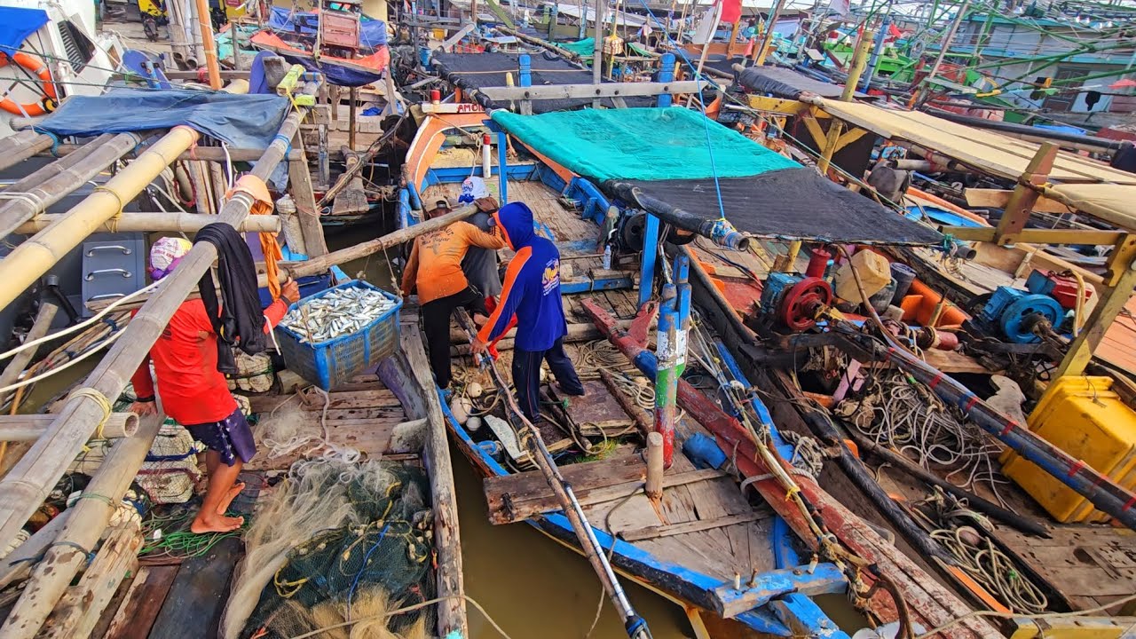 MELIHAT AKTIVITAS NELAYAN ERETAN WETAN INDRAMAYU 