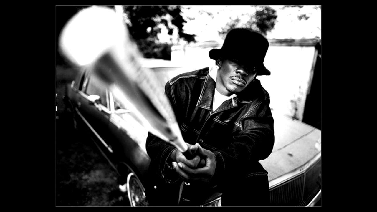 Рэпер в панаме. Комптон eazy e. Черные гангстеры. Рэпер гетто. Рэпер гетто.