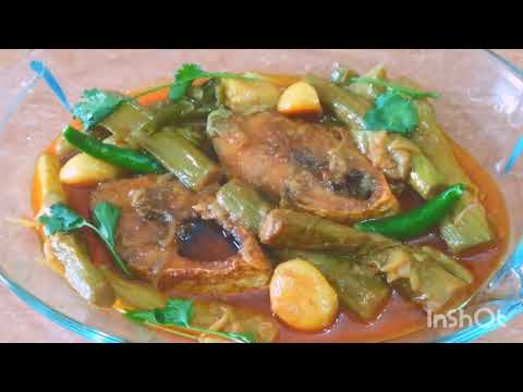 How To Make Hilsa Fish With a Kacura Lathi কচুর লতি দিয়ে ইলিশ  মাছ।