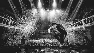 Headhunterz - Up Close and Personal - Takin It Back (Live)