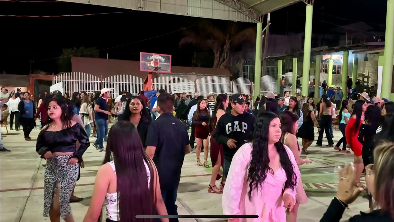 Así se disfruta de un BAILE en un pueblo de Oaxaca Guadalupe Nuevo Centro