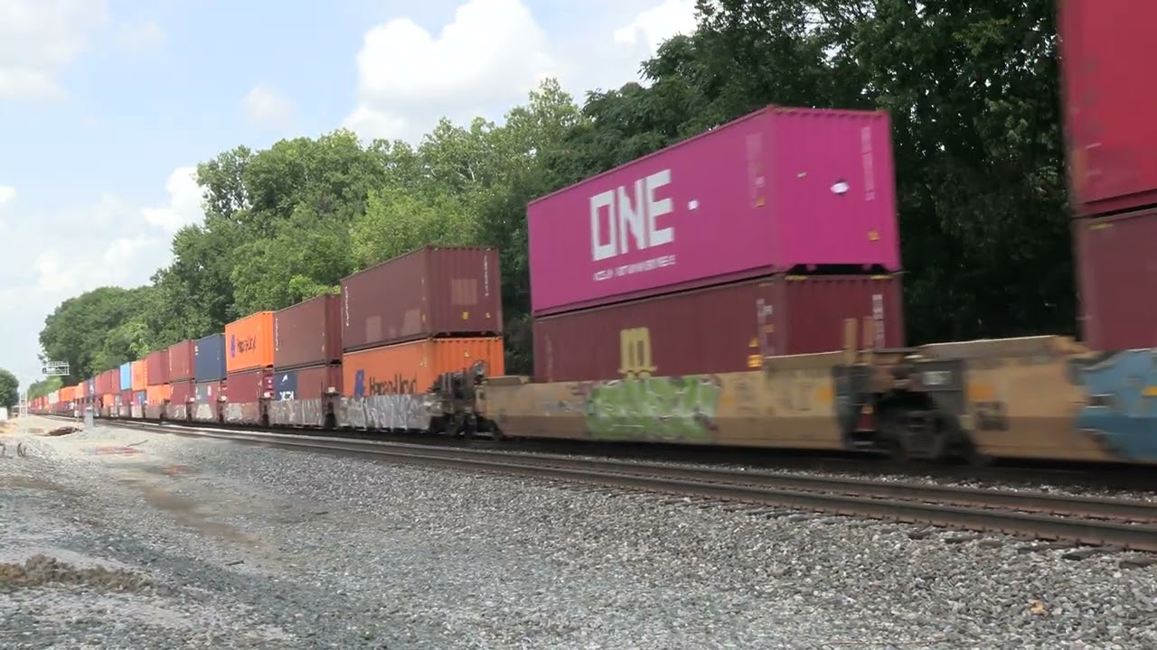 NORFOLK SOUTHERN GE AC44C6M Southbound Intermodal Container Train