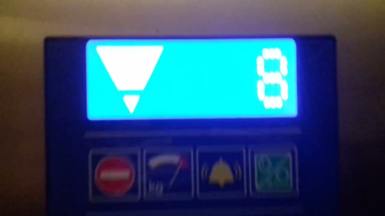 Windy ThyssenKrupp z 2009 roku @ Dom handlowy Renoma, Wrocław, Polska