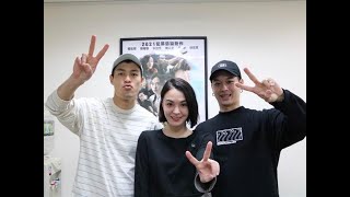 ✅  國片《複身犯》上映1週全台票房破千萬，導演蕭力修和男女主角楊祐寧、張榕容勤跑戲院答謝影迷支持，主題曲演唱人高爾宣昨（5日）也特別現身，獻出映後初體驗，他還暖心提醒前二排觀眾「回去記得按摩脖子」，