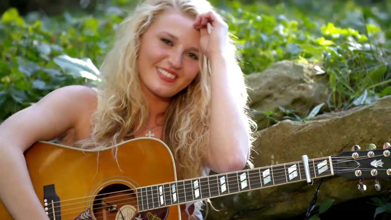 Paulina Jayne "He Doesn't Know It Yet" Music Video