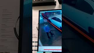 Araba Yıkayan Kadına, Kadın Sürücü Bir Bardak Limonata Fırlattı Kadında Basınçlı Hortumla Saldırdı.