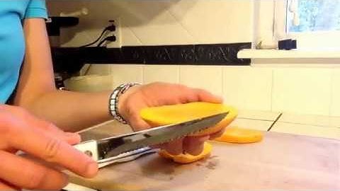 HOW TO Cut/Eat A MANGO//No Waste!! Easiest Way!!