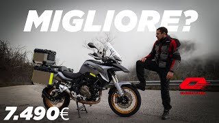 QJ SRT 700 X (2024): È GUERRA ALLA BENELLI TRK 702