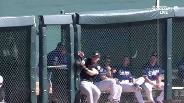 CWS@LAD: Sands hustles for a great jumping catch