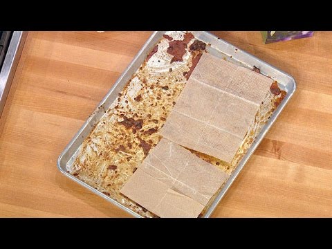 How to Easily Clean a Grimy Baking Sheet