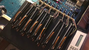 Mackie/Logic Control Universal - 3 like new