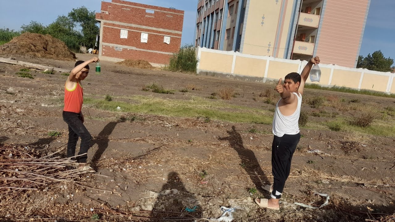 لما تعمل تحدي مياه انت وصاحبك 🤣