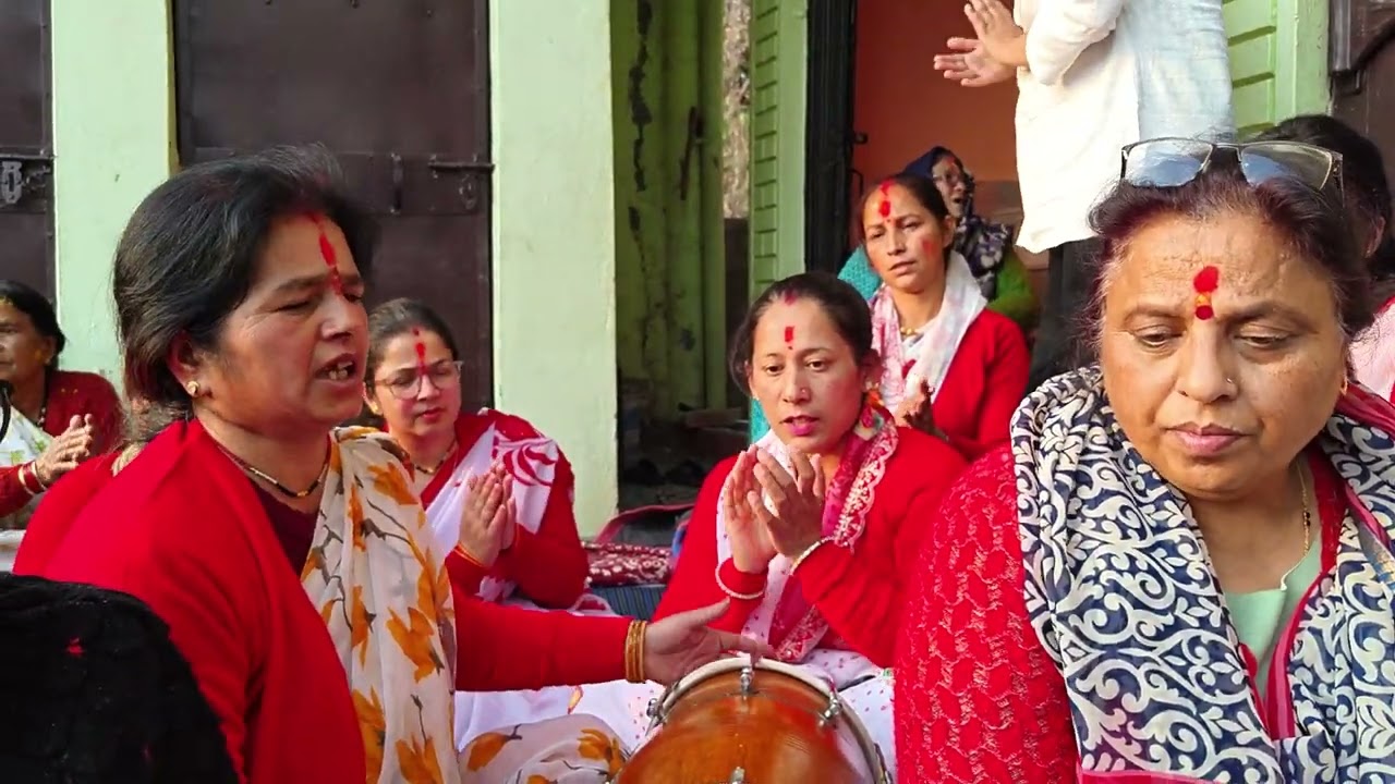 सुर में गाती सुंदर होली 👍👌🌺