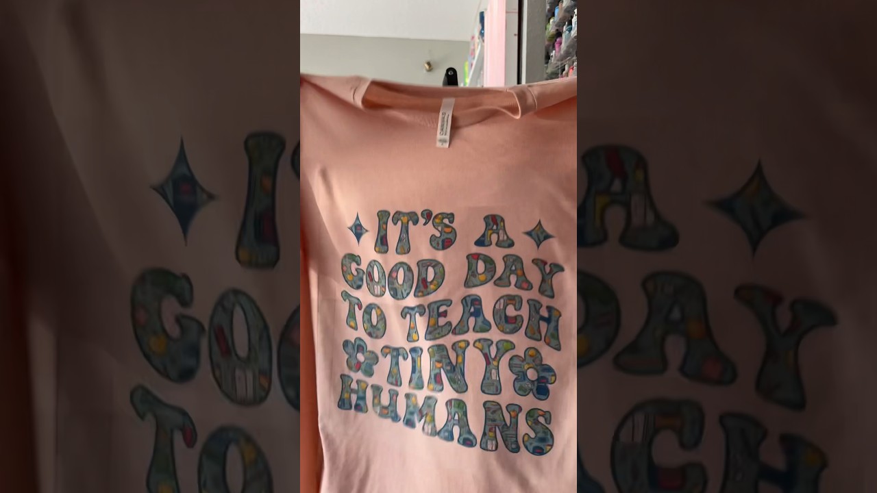 School is about to start, let's make some back to school shirts! ✏️ 🍎 