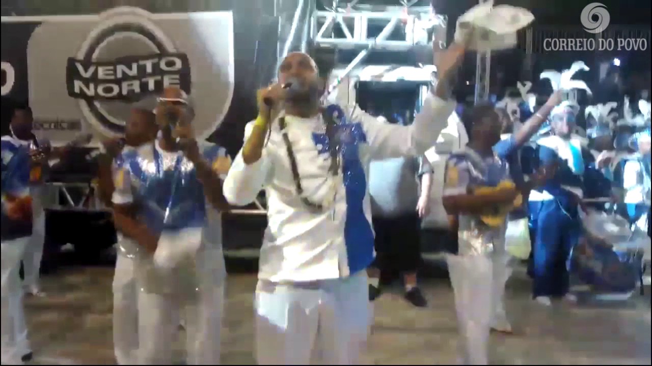 Bambas da Orgia agita o Porto Seco em desfile de Carnaval