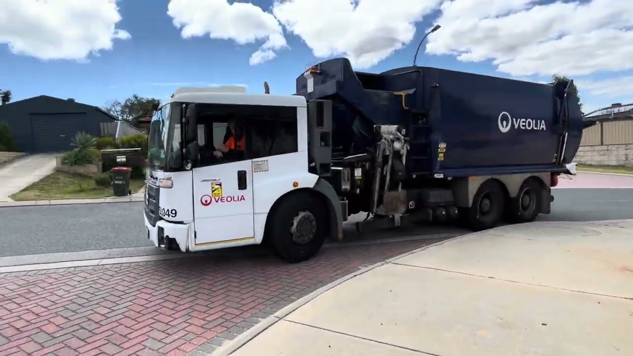 Recycling with The Truck Sl049 swinging bins!