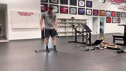 Staggered Stance 1-arm RDL - Back Heel Elevated