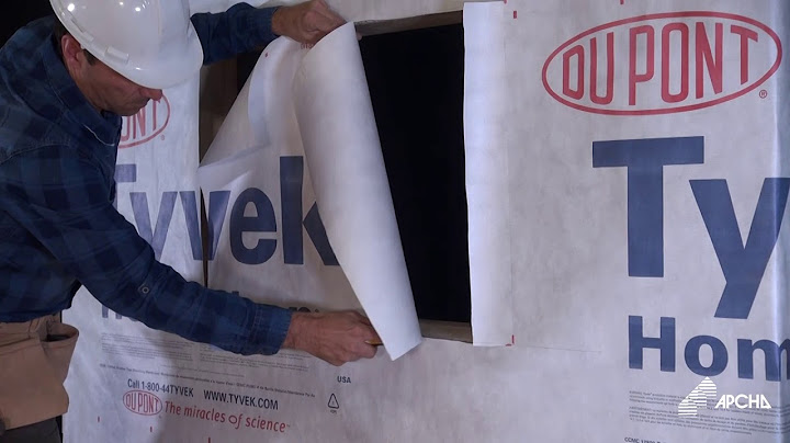 Coupe de la membrane pare-pluie (Tyvek)