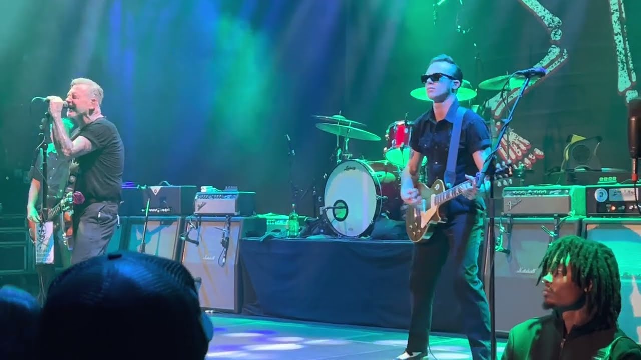 Social Distortion - Intro + Ghost town blues. Live. Los Angeles