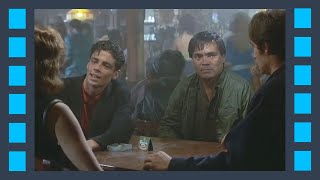 Лицензия на убийство (1989) — Драка в баре — Сцена из фильма 3/5