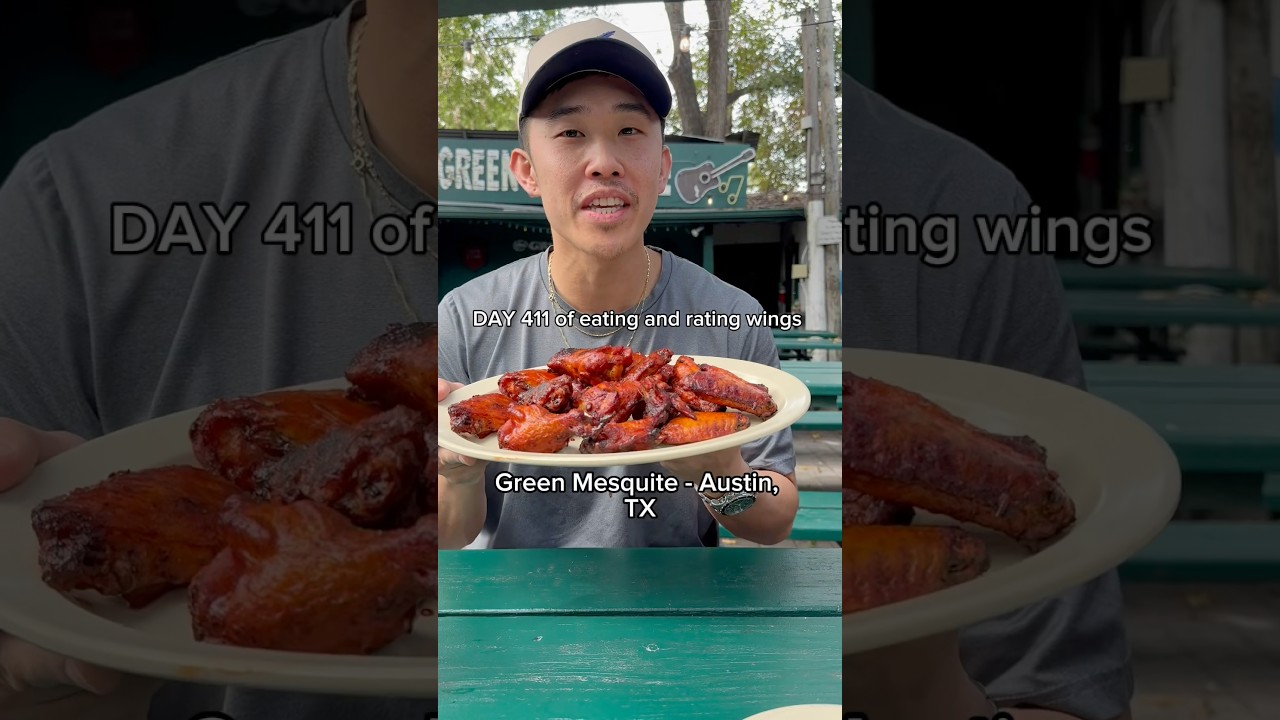 Rating wings at Green Mesquite in Austin, TX