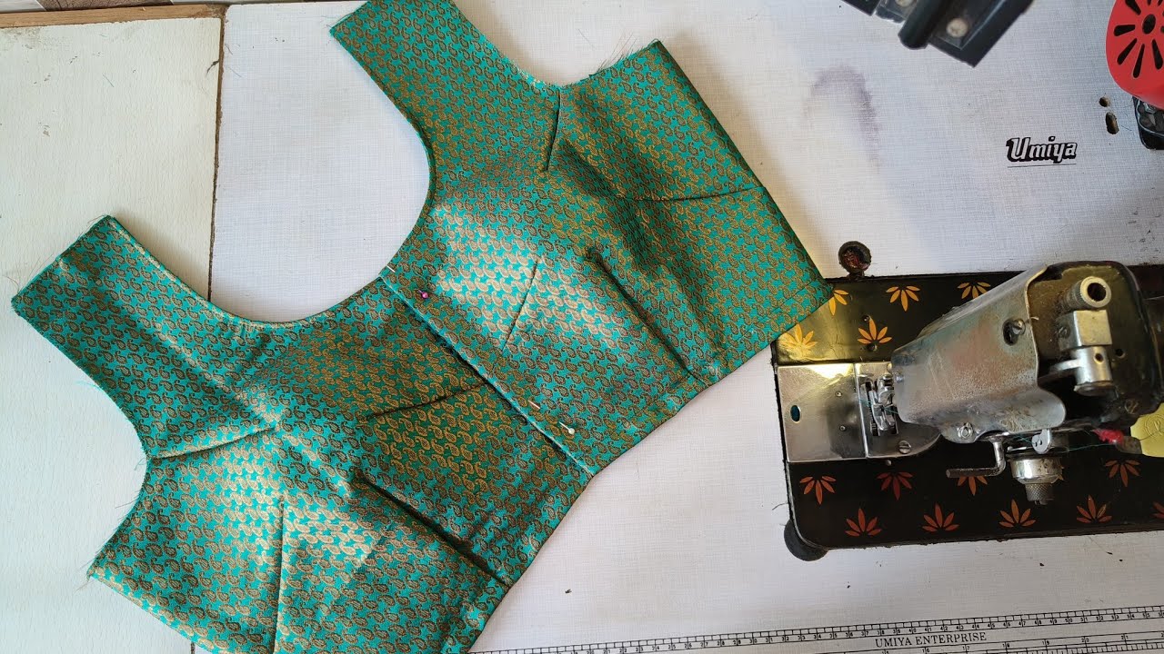 आसान तरीका सिंपल 4 Tucks ब्लाउज कटिंग और सिलाई || 44 Size 4 Dot Blouse 