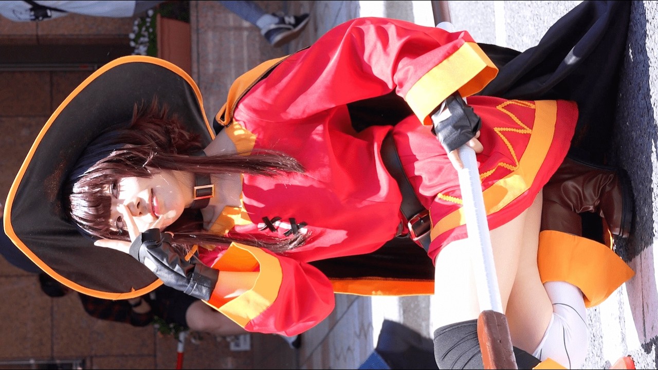 大阪日本橋のストフェスに現れためぐみんのコスプレイヤー、サメ子 in StreetFesta 2026