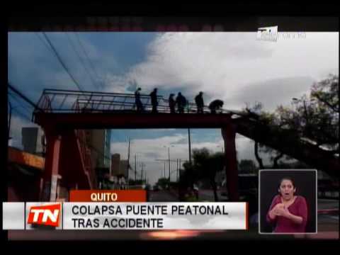 Colapsa puente peatonal tras accidente