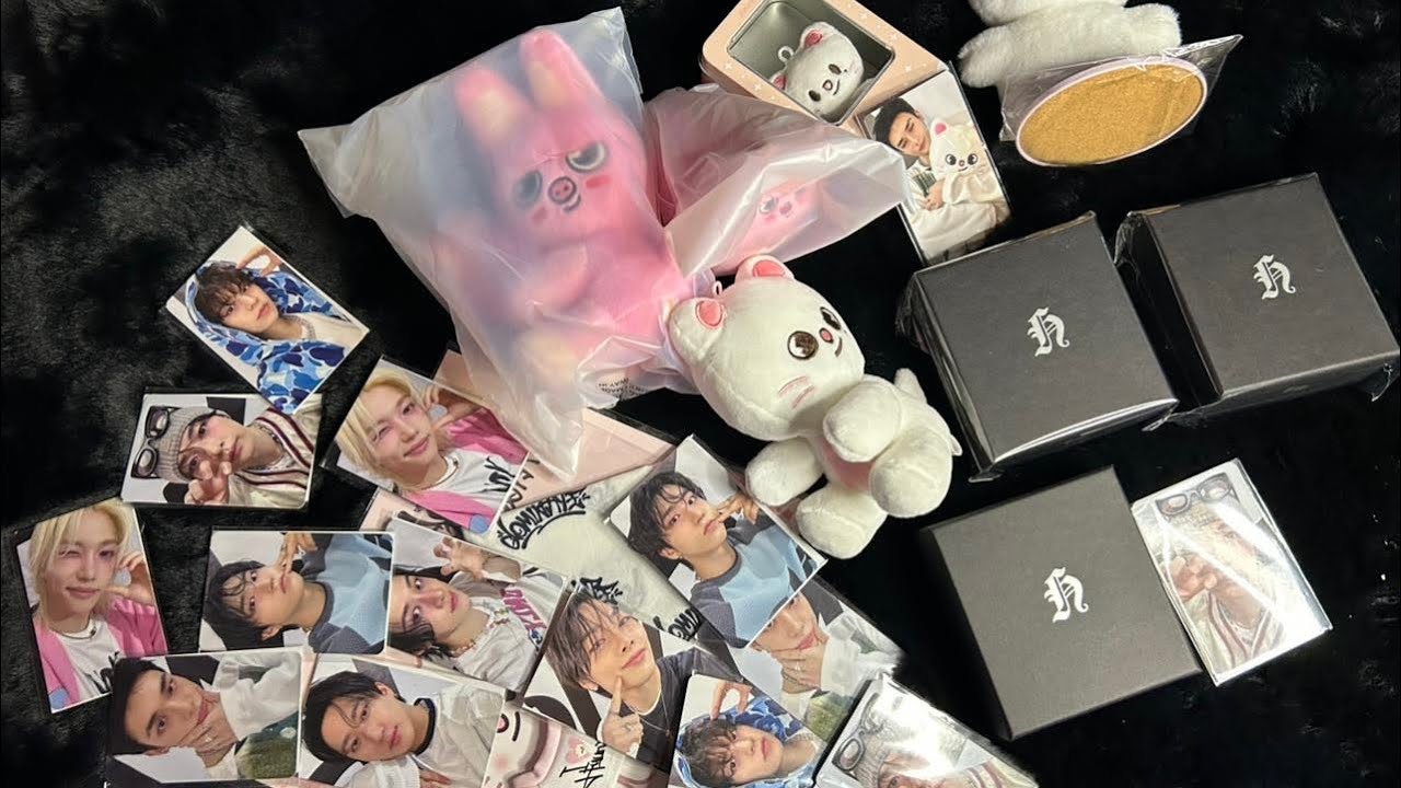 Stray Kids Unboxing- DominATE Celebrate merch