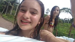 Na Piscina Com As Minhas Amigas 