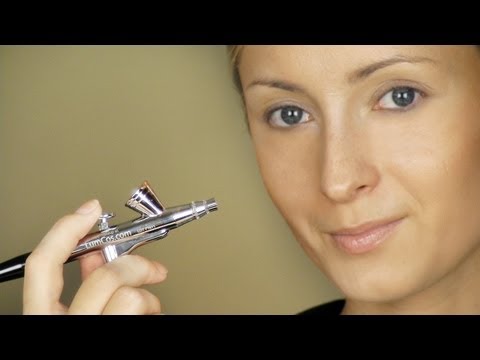 Video: Hoe Breng Je Airbrush Makeup Aan?