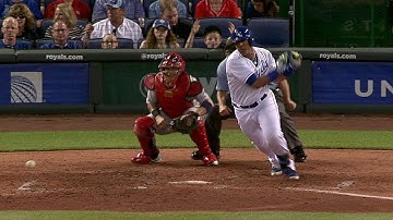 STL@KC: Perez hits an RBI single to take the lead