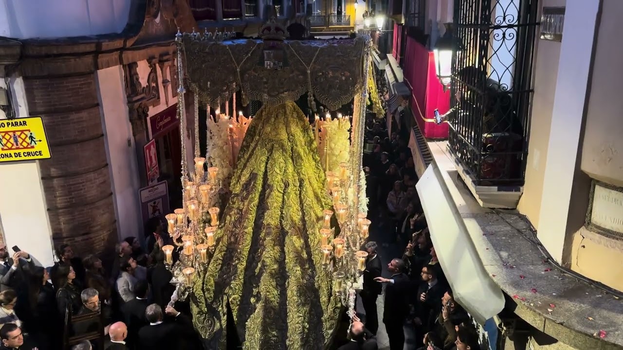 Petalada a la Esperanza Macarena por calle Francos