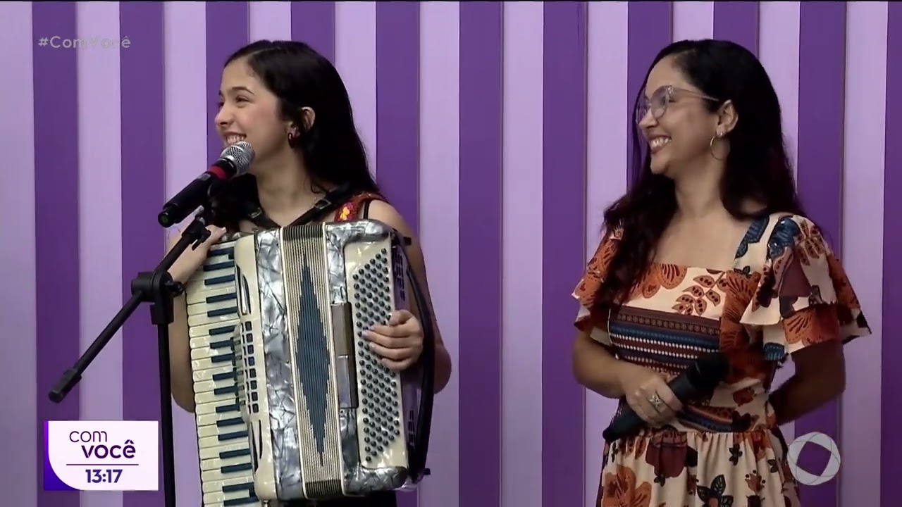 Lily Sanfoneira animando a nossa sexta-feira! - Com Você