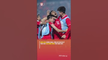 XUÂN SON CHỐNG NẠNG, CÙNG VỢ CON DỰ LỄ TRAO GIẢI QUẢ BÓNG VÀNG VIỆT NAM 2024