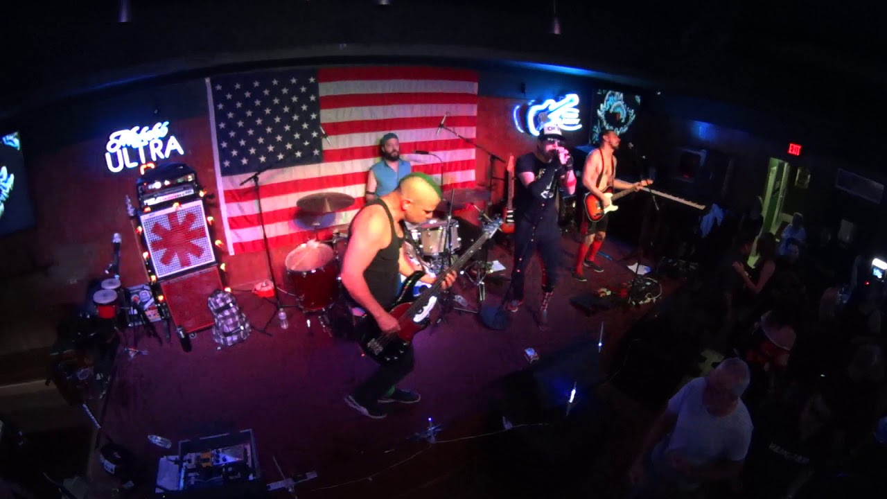 THE CHILI POPPERS BAND "CALIFORNIACATION" AT LITTLE HOOLIES ON 4-27-2019 (TRIBUTE COVER BAND)