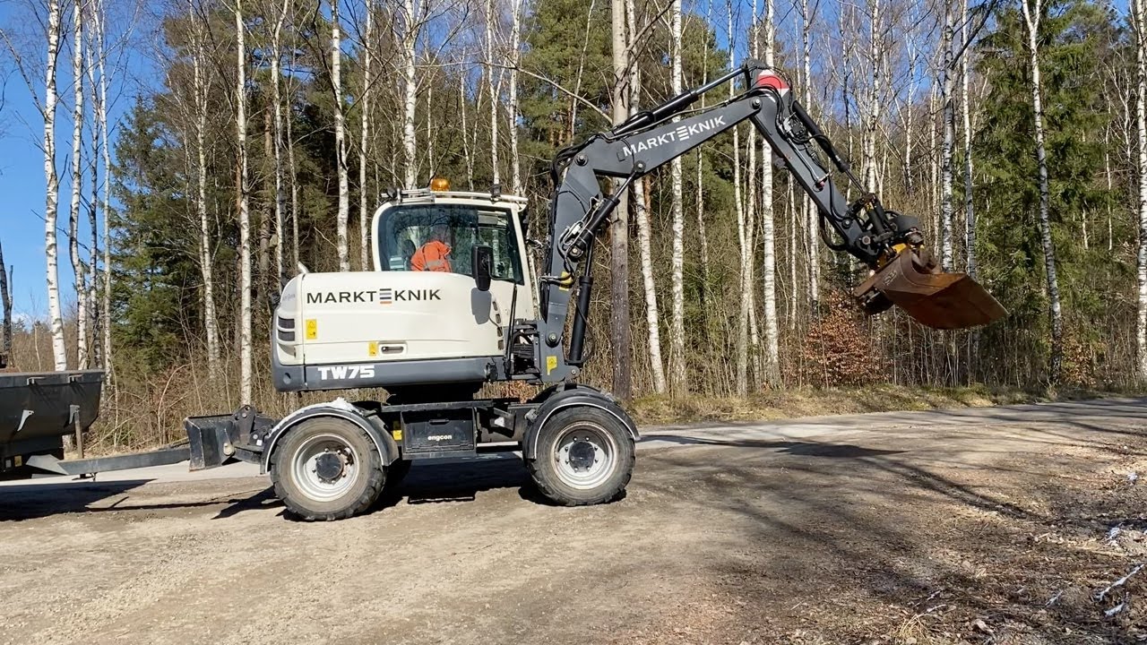 Köp Hjulgrävare Terex TW75 Vagn 8 redskap på Klaravik