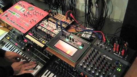 Korg ESX + Volca Bass + Roland TB-3 bleepy techno jam
